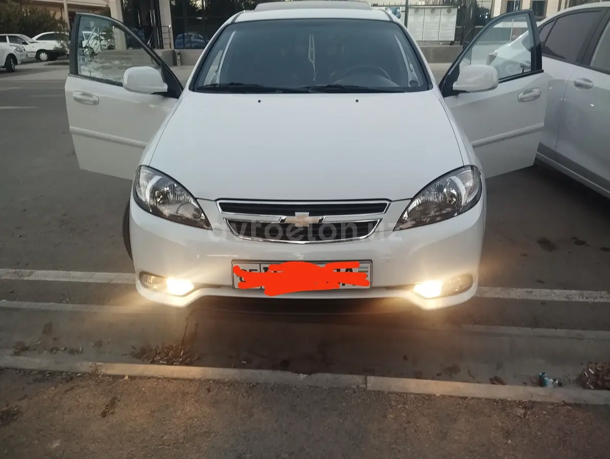 Chevrolet Gentra,  3 позиция