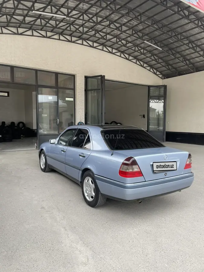 Mercedes-Benz E 200