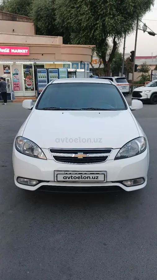 Chevrolet Gentra,  1 позиция Газ-бензин
