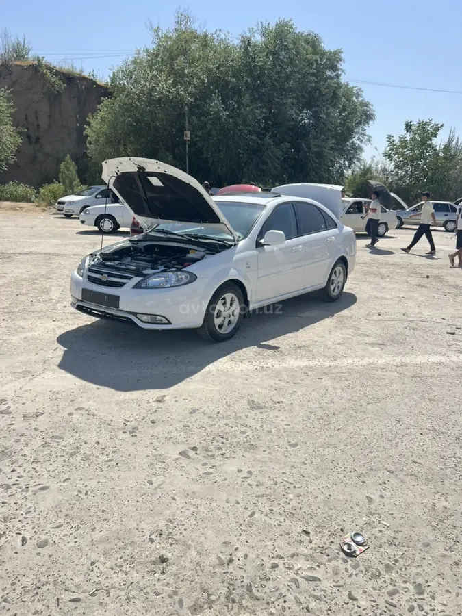 Chevrolet Gentra,  3 позиция