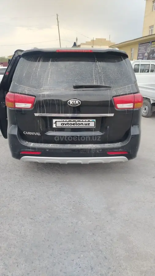 Kia Carnival