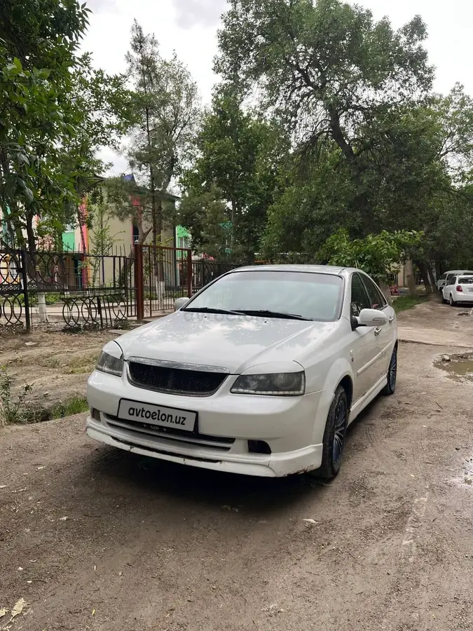 Chevrolet Lacetti,  1 позиция Газ-бензин