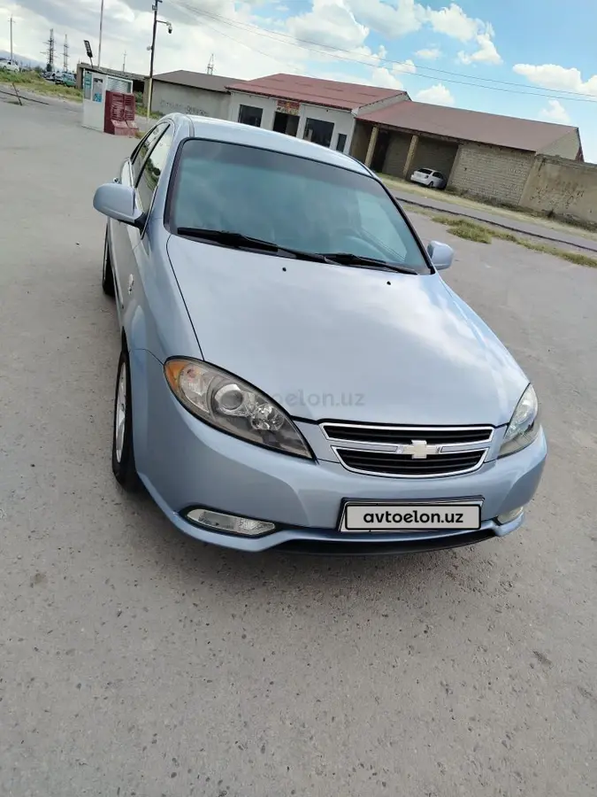 Chevrolet Gentra,  1 позиция Газ-бензин