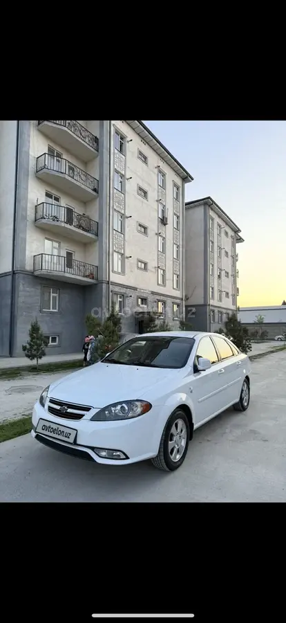 Chevrolet Gentra,  1 позиция Газ-бензин