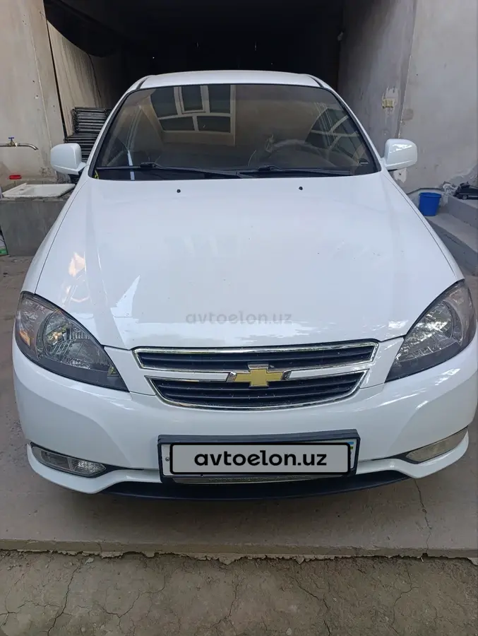 Chevrolet Gentra,  1 позиция Газ-бензин