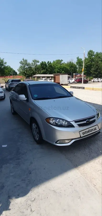 Chevrolet Gentra,  1 позиция Газ-бензин