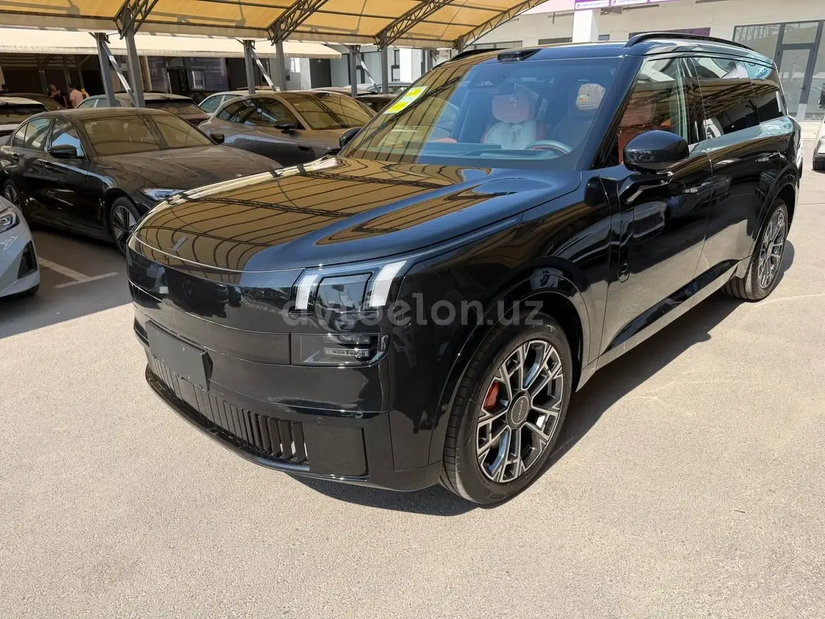 Lynk & Co 900
