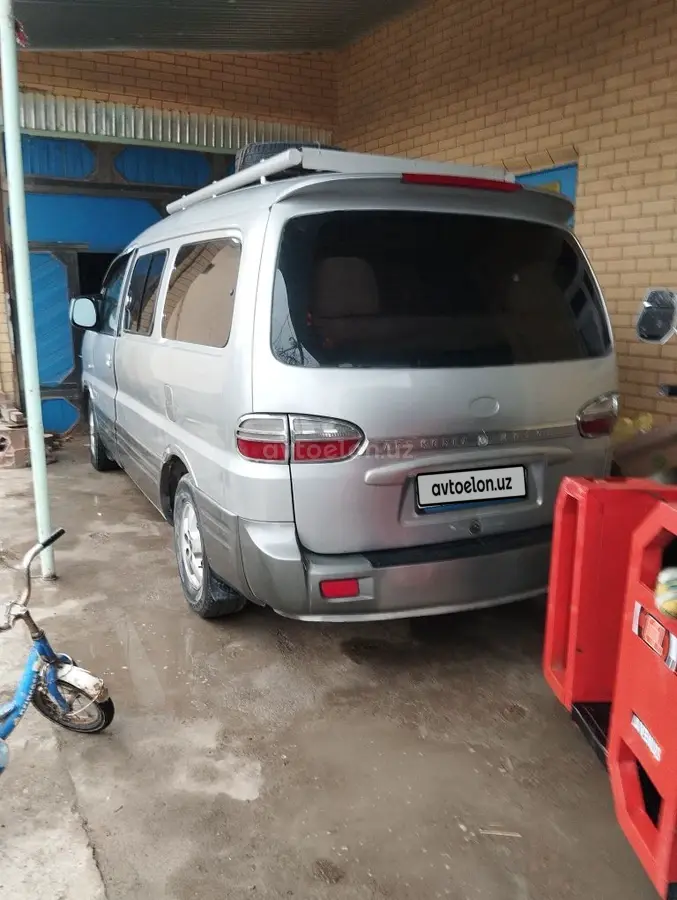 Hyundai Starex