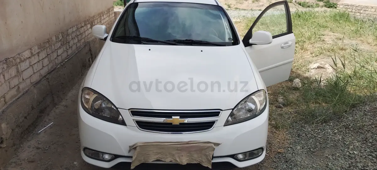 Chevrolet Gentra,  1 позиция Газ-бензин
