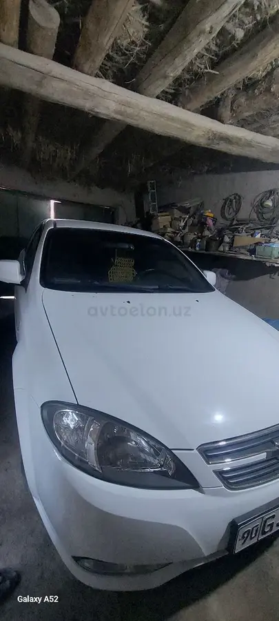 Chevrolet Gentra,  1 позиция Газ-бензин