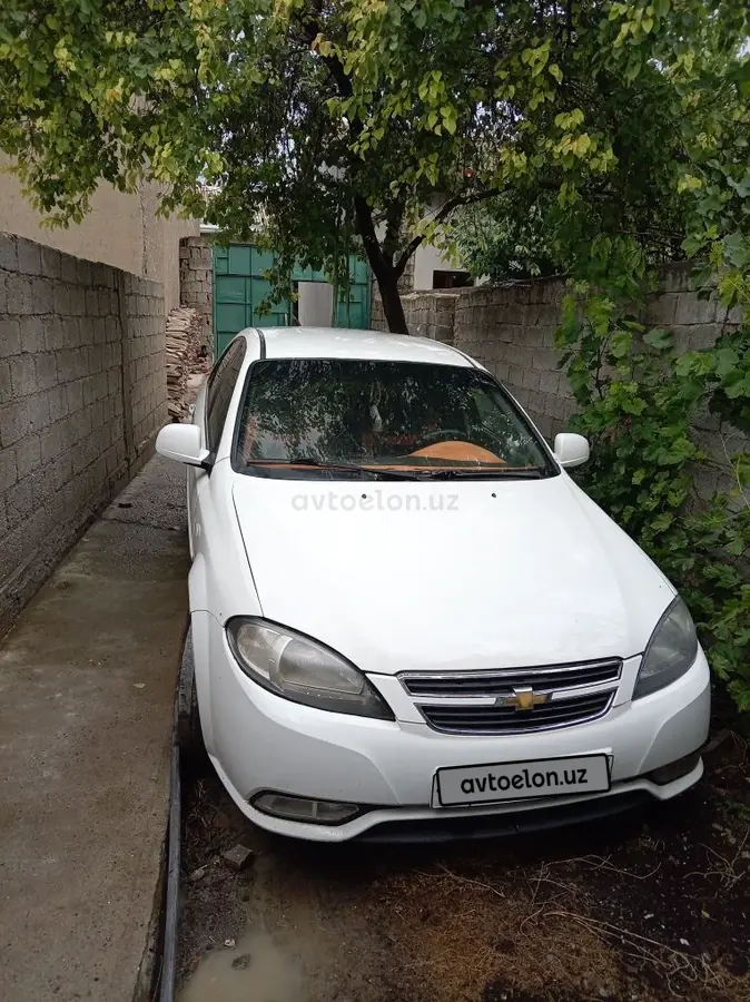 Chevrolet Gentra,  1 позиция Газ-бензин