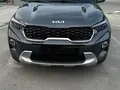 Мокрый асфальт Kia Sonet 2024 года, КПП Автомат, в Ташкент за 13 500 y.e. id7202234