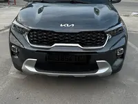 Мокрый асфальт Kia Sonet 2024 года, КПП Автомат, в Ташкент за 13 500 y.e. id7202234
