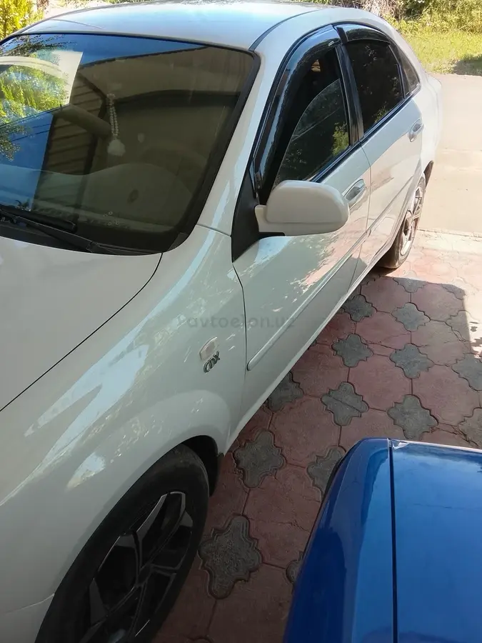 Chevrolet Lacetti,  1 позиция Газ-бензин