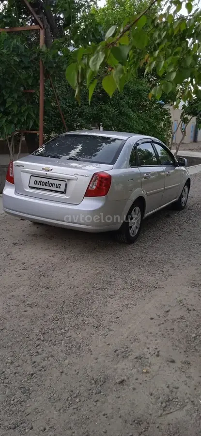 Chevrolet Gentra,  1 позиция Газ-бензин