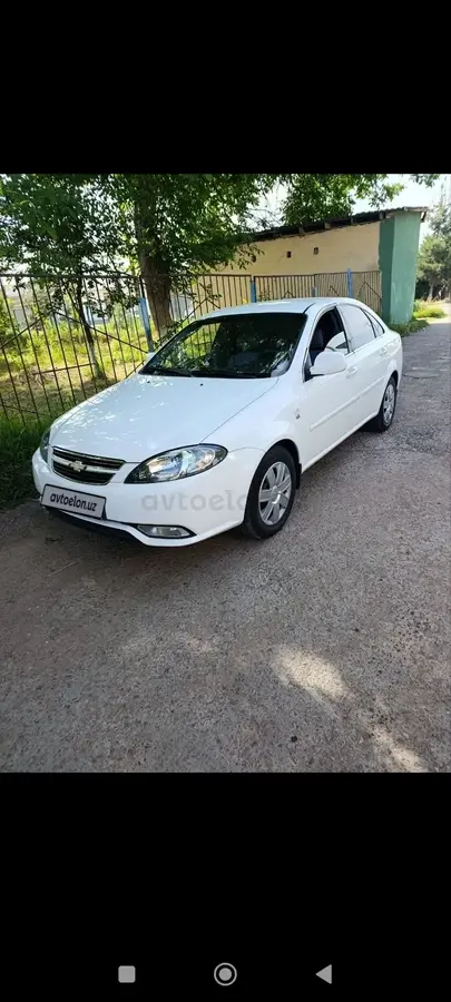 Chevrolet Gentra,  1 позиция Газ-бензин