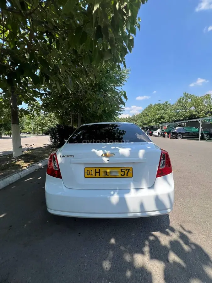 Chevrolet Gentra,  3 позиция