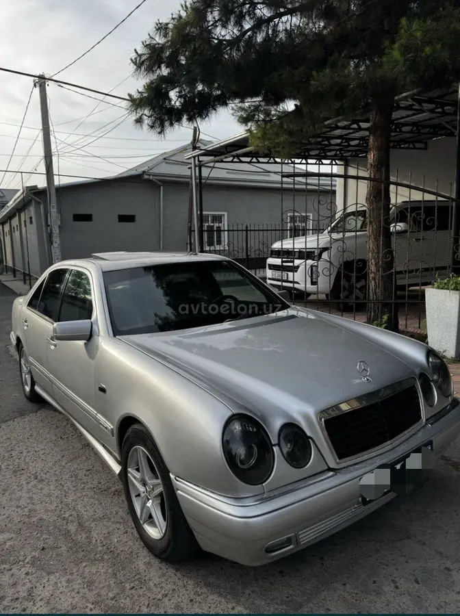 Mercedes-Benz E 200