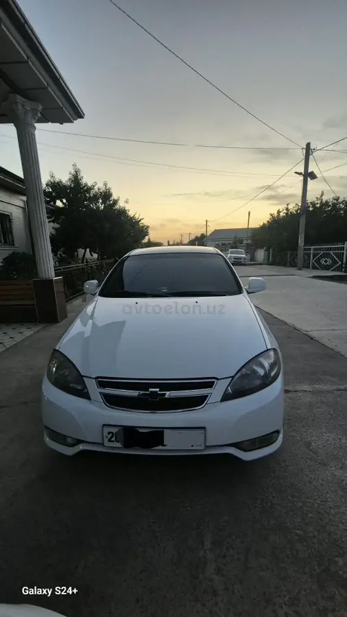 Chevrolet Gentra,  1 позиция Газ-бензин