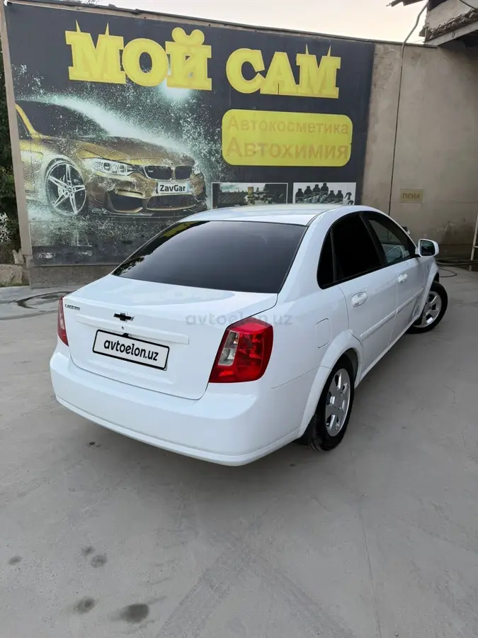 Chevrolet Gentra,  1 позиция Газ-бензин