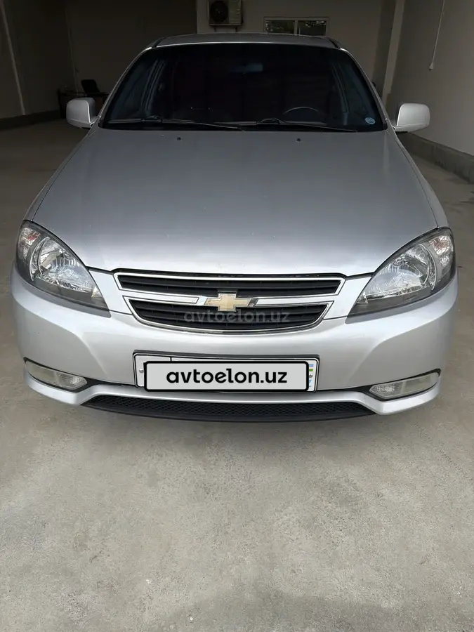 Chevrolet Gentra,  1 позиция Газ-бензин