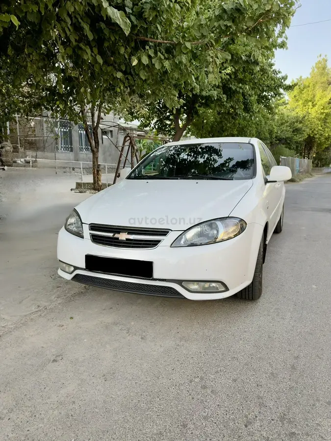 Chevrolet Gentra,  1 позиция Газ-бензин