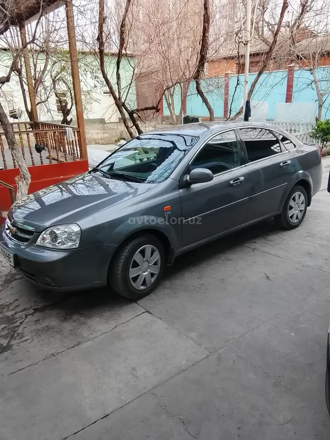 Chevrolet Lacetti,  1 позиция Газ-бензин
