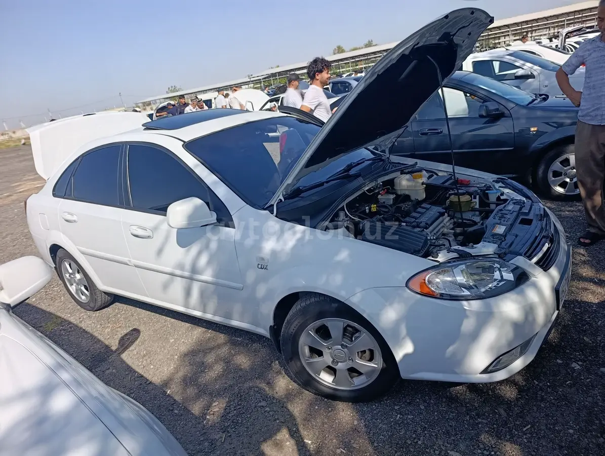 Chevrolet Gentra,  3 позиция