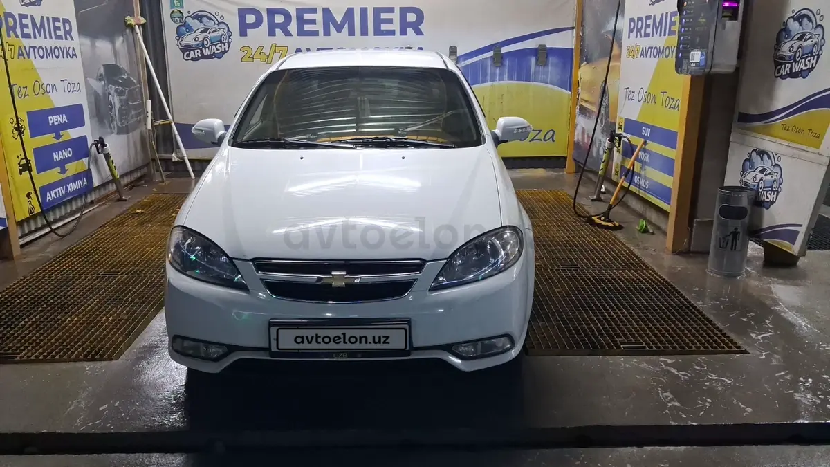 Chevrolet Gentra,  1 позиция Газ-бензин