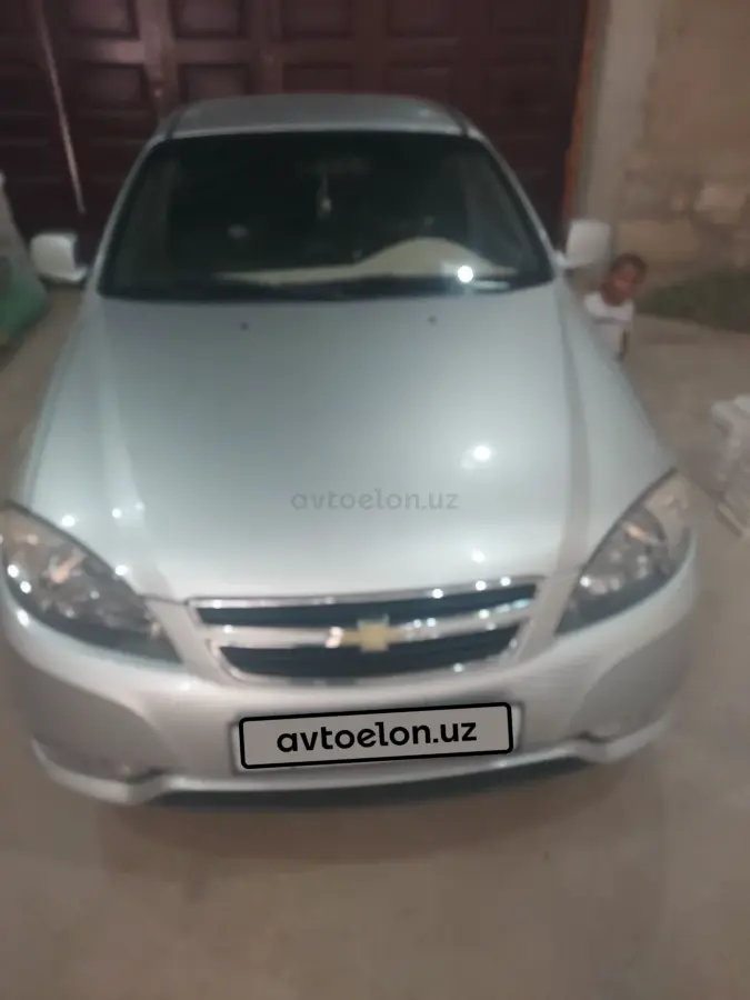 Chevrolet Gentra,  1 позиция Газ-бензин