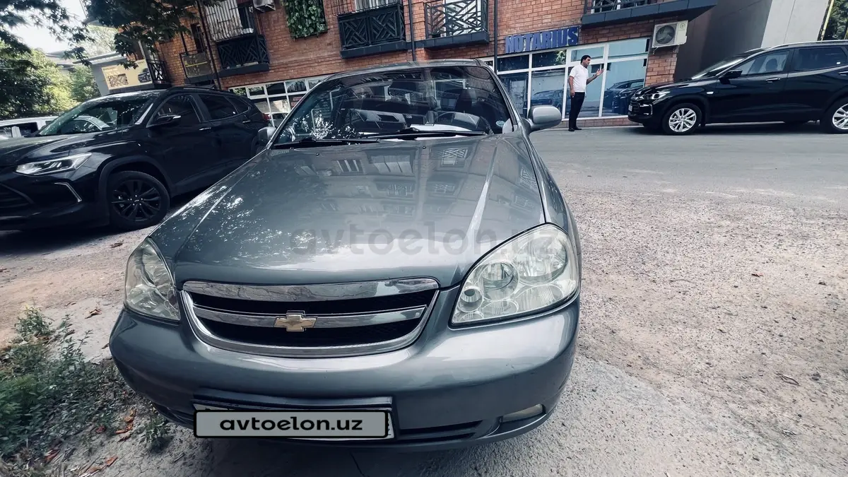 Chevrolet Lacetti,  1 позиция Газ-бензин