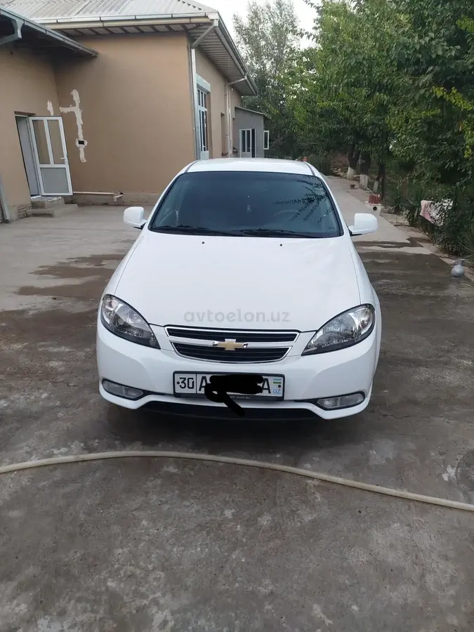 Chevrolet Gentra,  1 позиция Газ-бензин