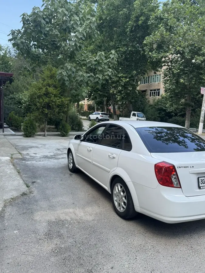 Chevrolet Lacetti,  3 позиция