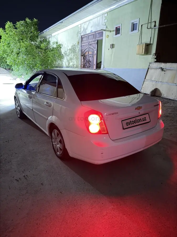 Chevrolet Lacetti,  1 позиция Газ-бензин