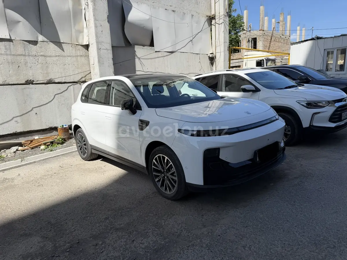 Leapmotor B10