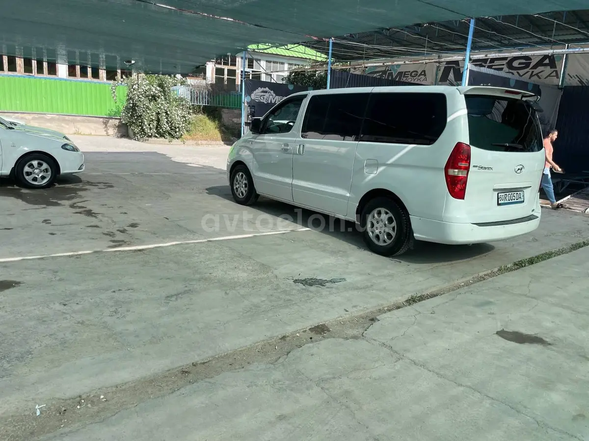 Hyundai Starex