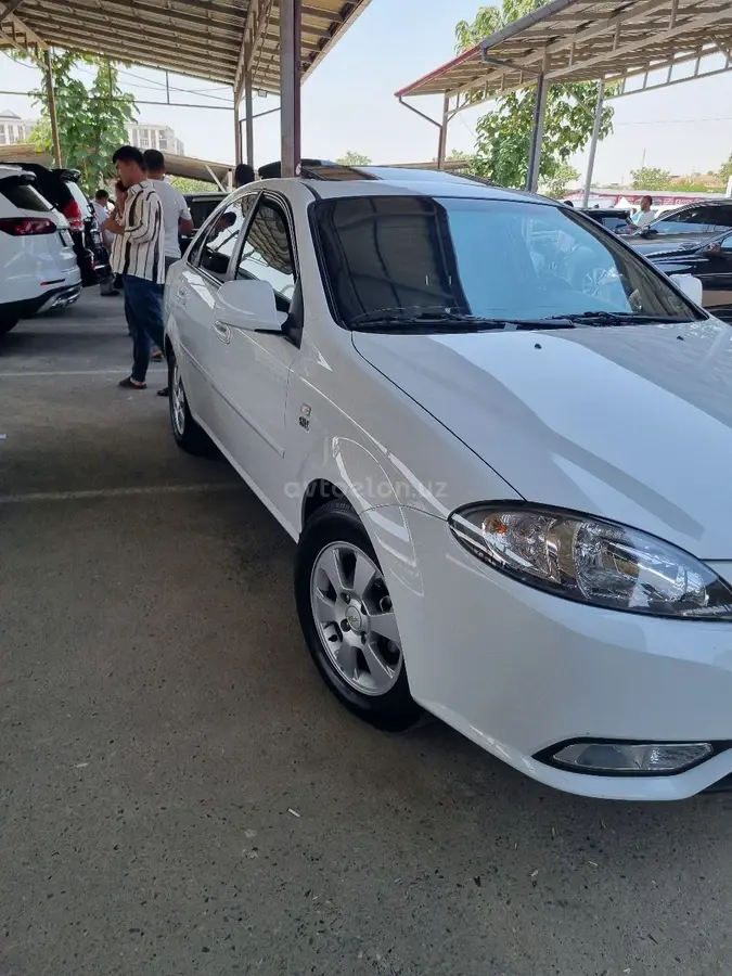 Chevrolet Gentra,  3 позиция