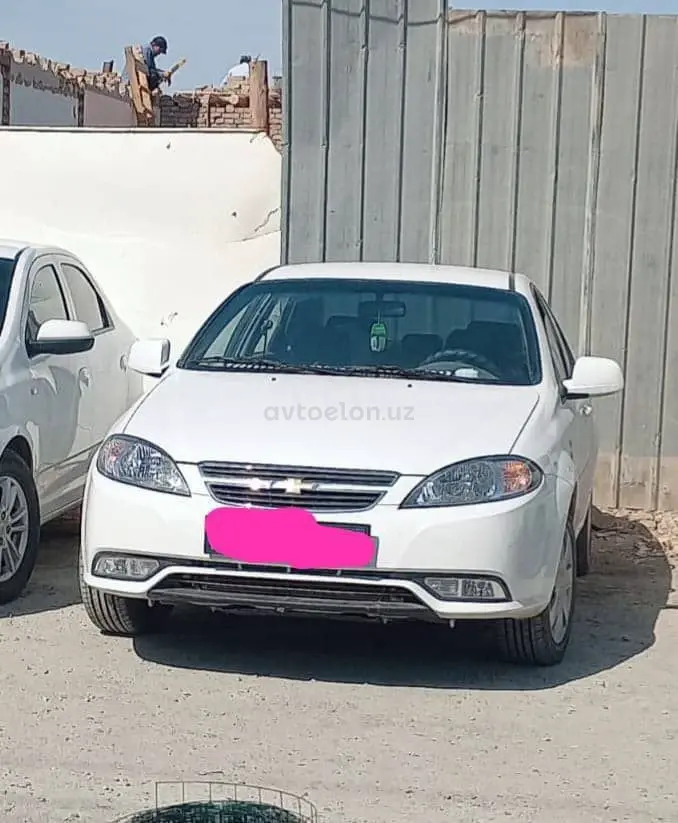 Chevrolet Gentra,  1 позиция Газ-бензин