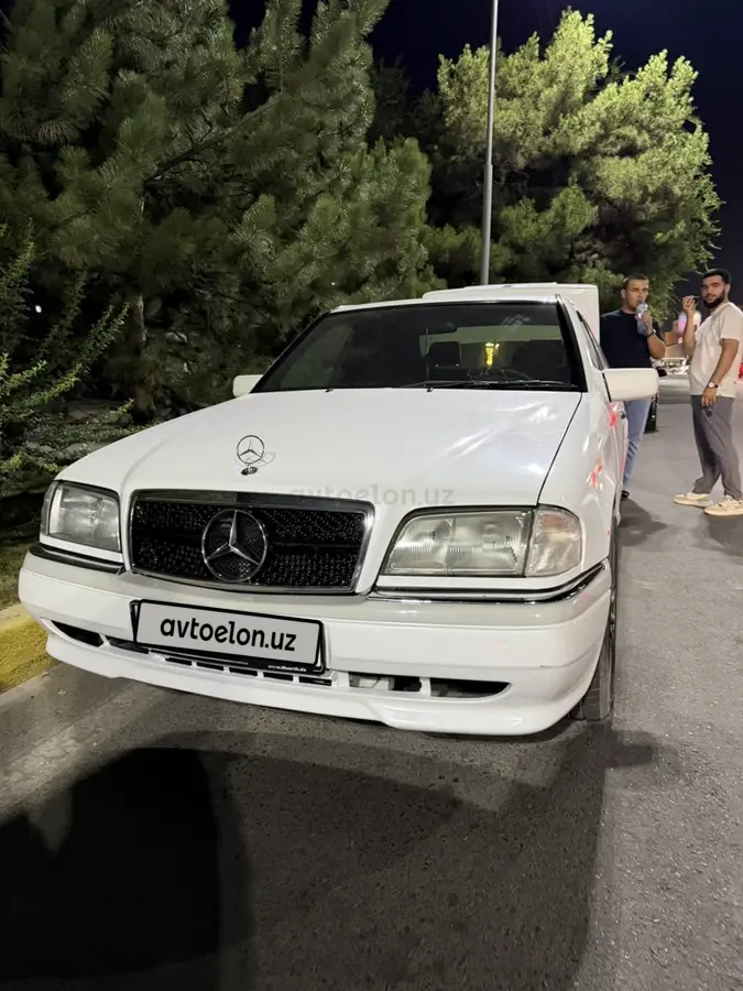 Mercedes-Benz C 320