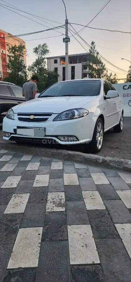 Chevrolet Gentra,  1 позиция Газ-бензин
