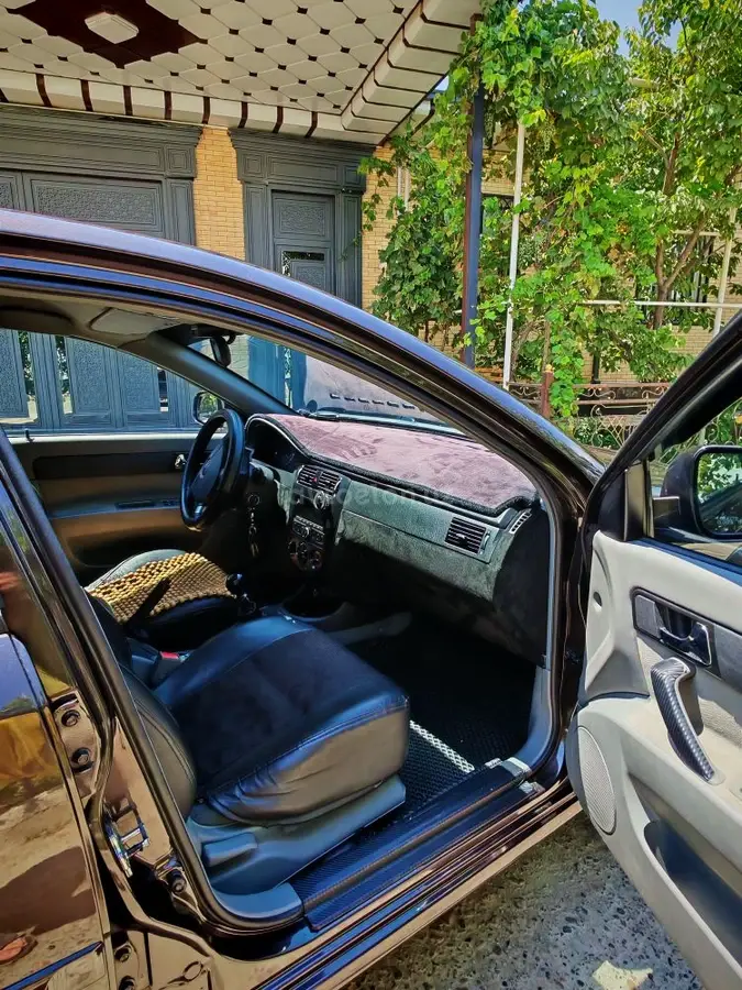 Chevrolet Gentra,  2 позиция