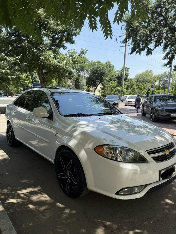 Chevrolet Gentra,  3 позиция