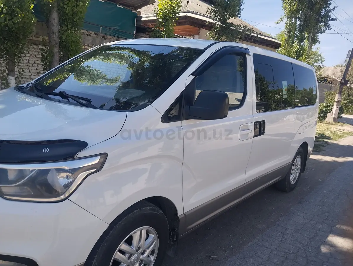 Hyundai Starex