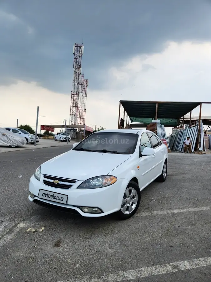 Chevrolet Gentra,  1 позиция Газ-бензин