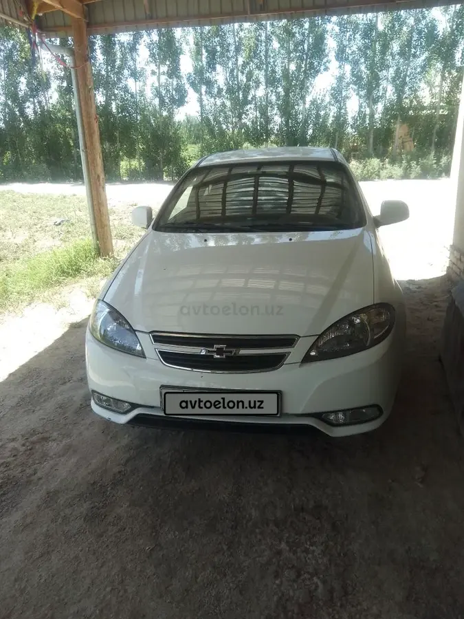 Chevrolet Gentra,  1 позиция Газ-бензин