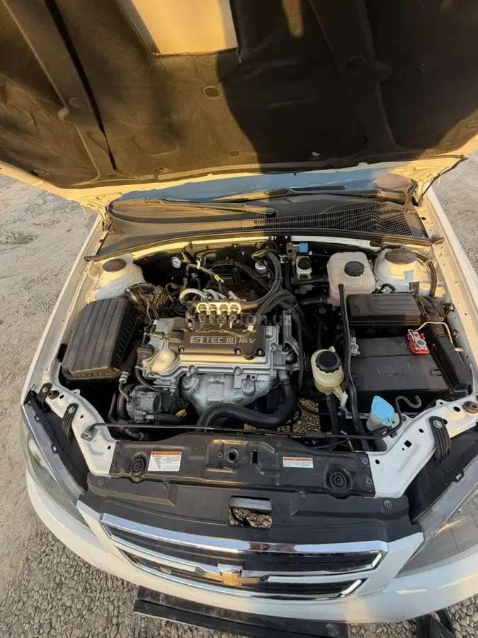 Chevrolet Gentra,  1 позиция Газ-бензин