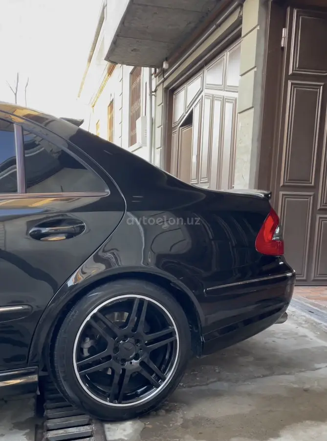 Mercedes-Benz E 320