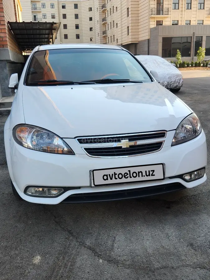 Chevrolet Gentra,  1 позиция Газ-бензин