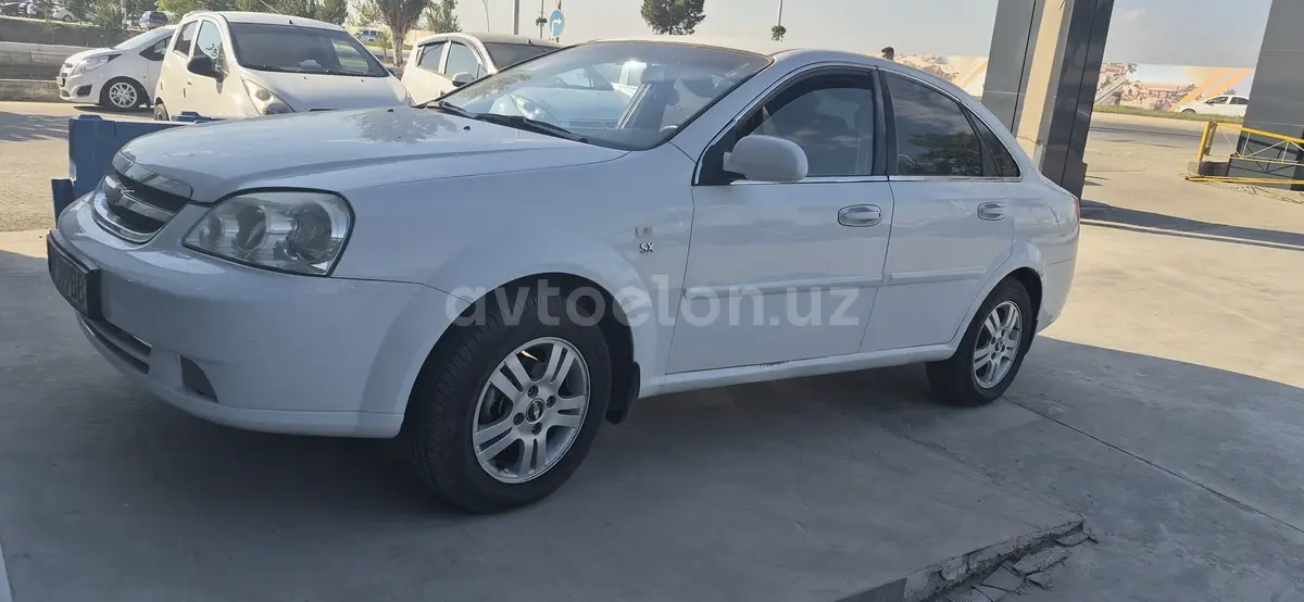 Chevrolet Lacetti,  1 позиция Газ-бензин