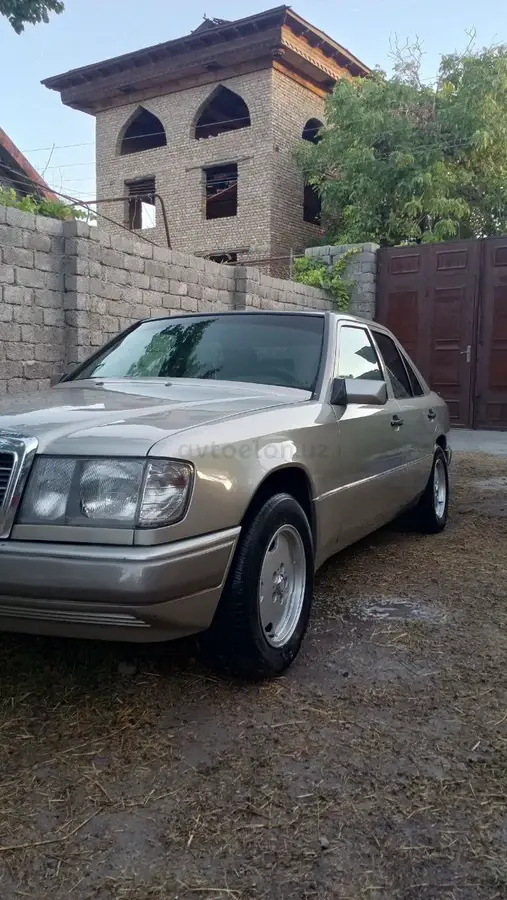 Mercedes-Benz E 230